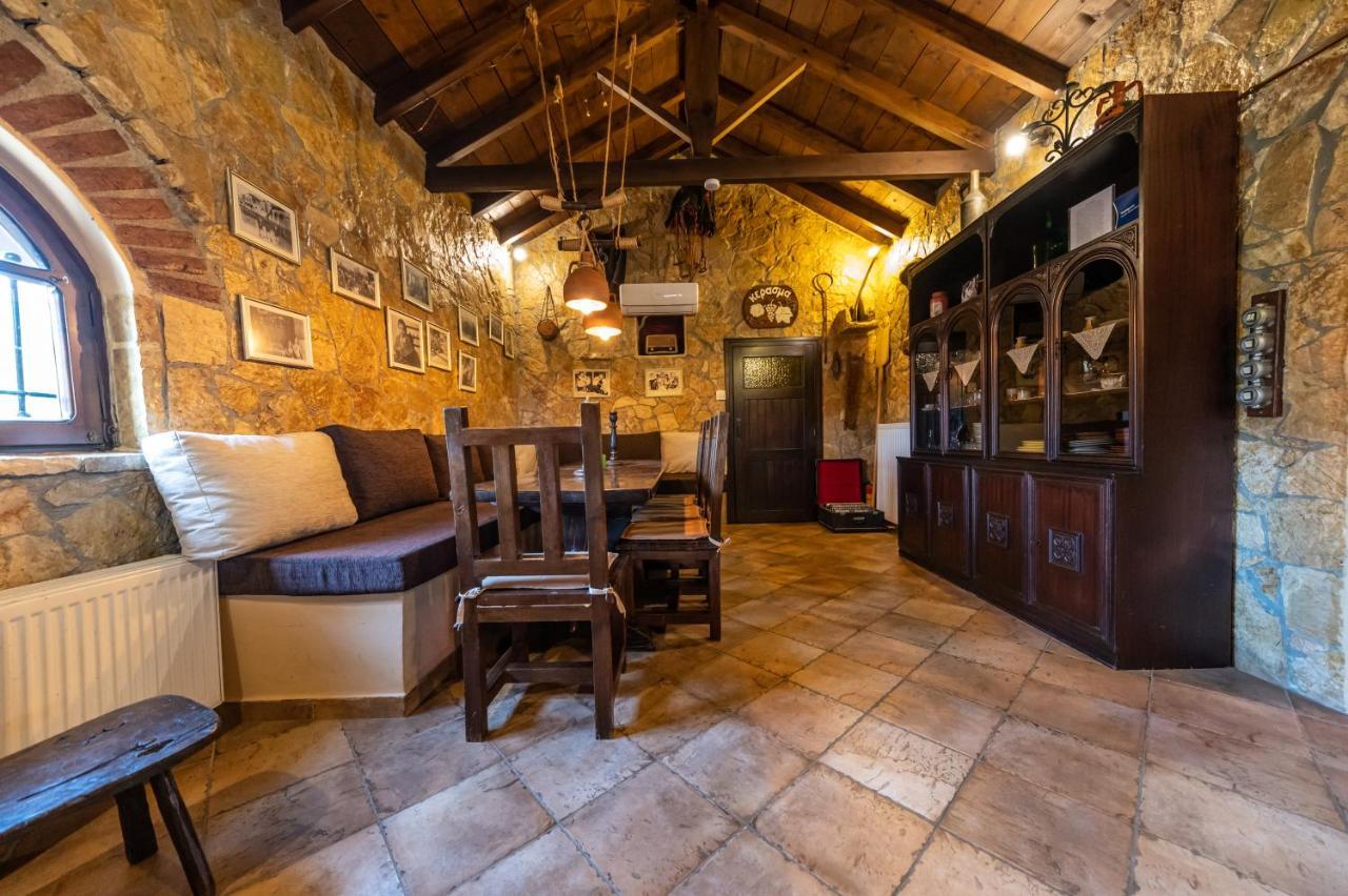 Vintage Stone House Where Calm Lives Amarianos Exterior foto